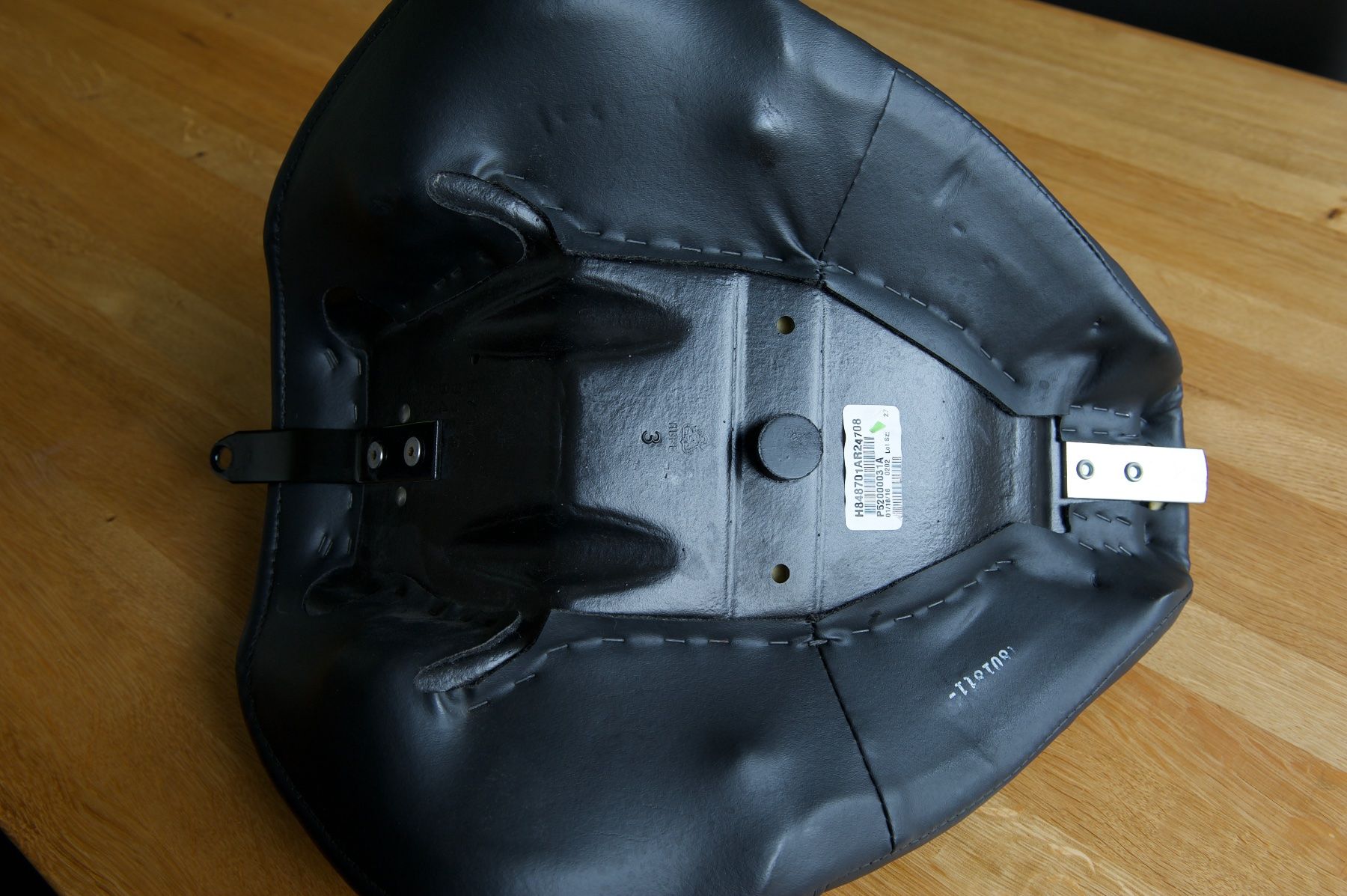 Harley-Davidson Tutti i ricambio per moto: H-D Softail Slim S Sitz - Tuck & Roll Einzelsitz 10.5" – Usato da Rorschach venduto da ewu_996 2