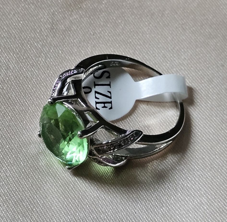 Ringe: Klassischer Ring mit grünem Topas,  925 versilbert, Gr. 9 – Neu (gemäss Beschreibung) aus Grenchen von maretop 5