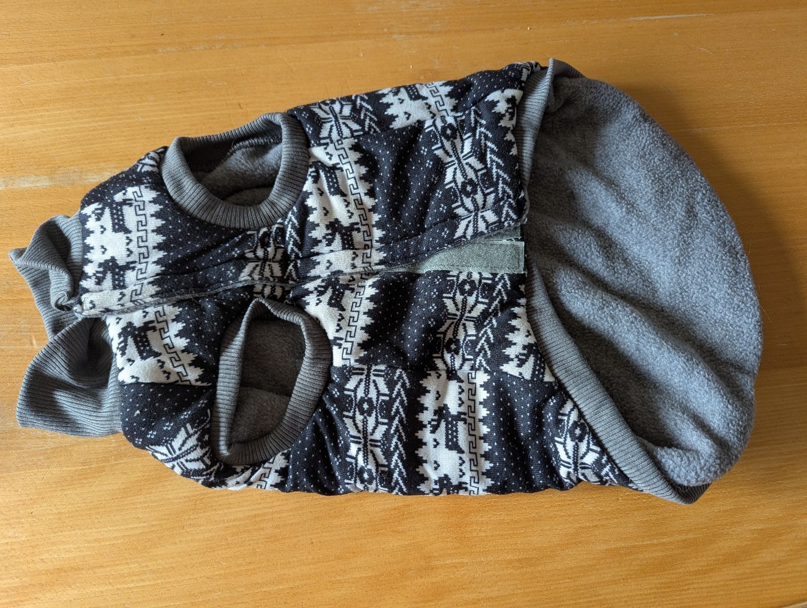 Abbigliamento: Hunde Pullover Grösse S – Usato da Hinterkappelen venduto da Laurasybilla 1