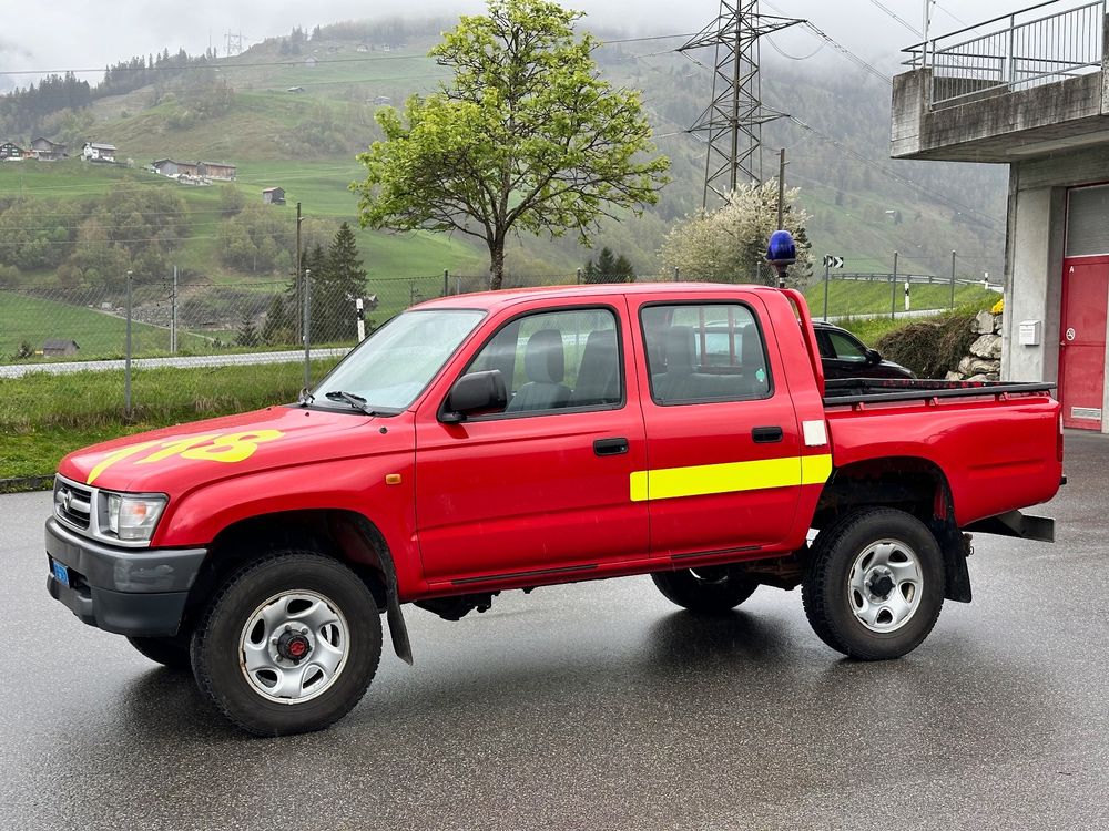 TOYOTA HILUX 4WD