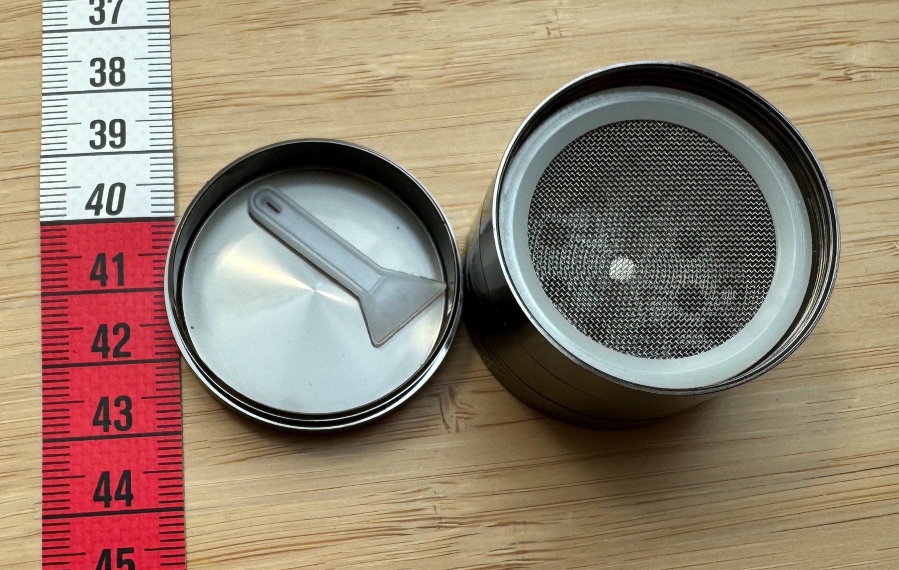 Tabak: grauer Metall Grinder, gray, grey, Mühle – Neu und originalverpackt aus Winterthur von YaV 4