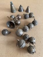 Konvolut alte teils antike Schellen Glocken Ziegenglocke