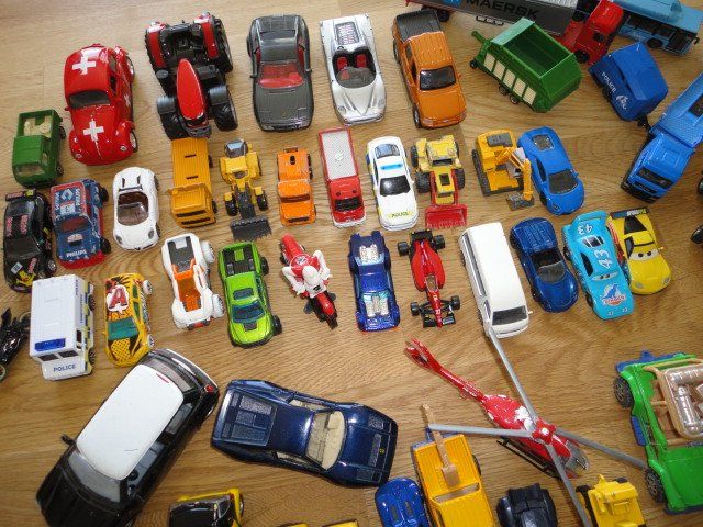 Hot Wheels Giocattoli: AUTO 51 X MAJORETTEHOTWHEELSDISNEYSIKUMATCHBOXNONAME – Usato da Teufen AR venduto da Donschabl 3
