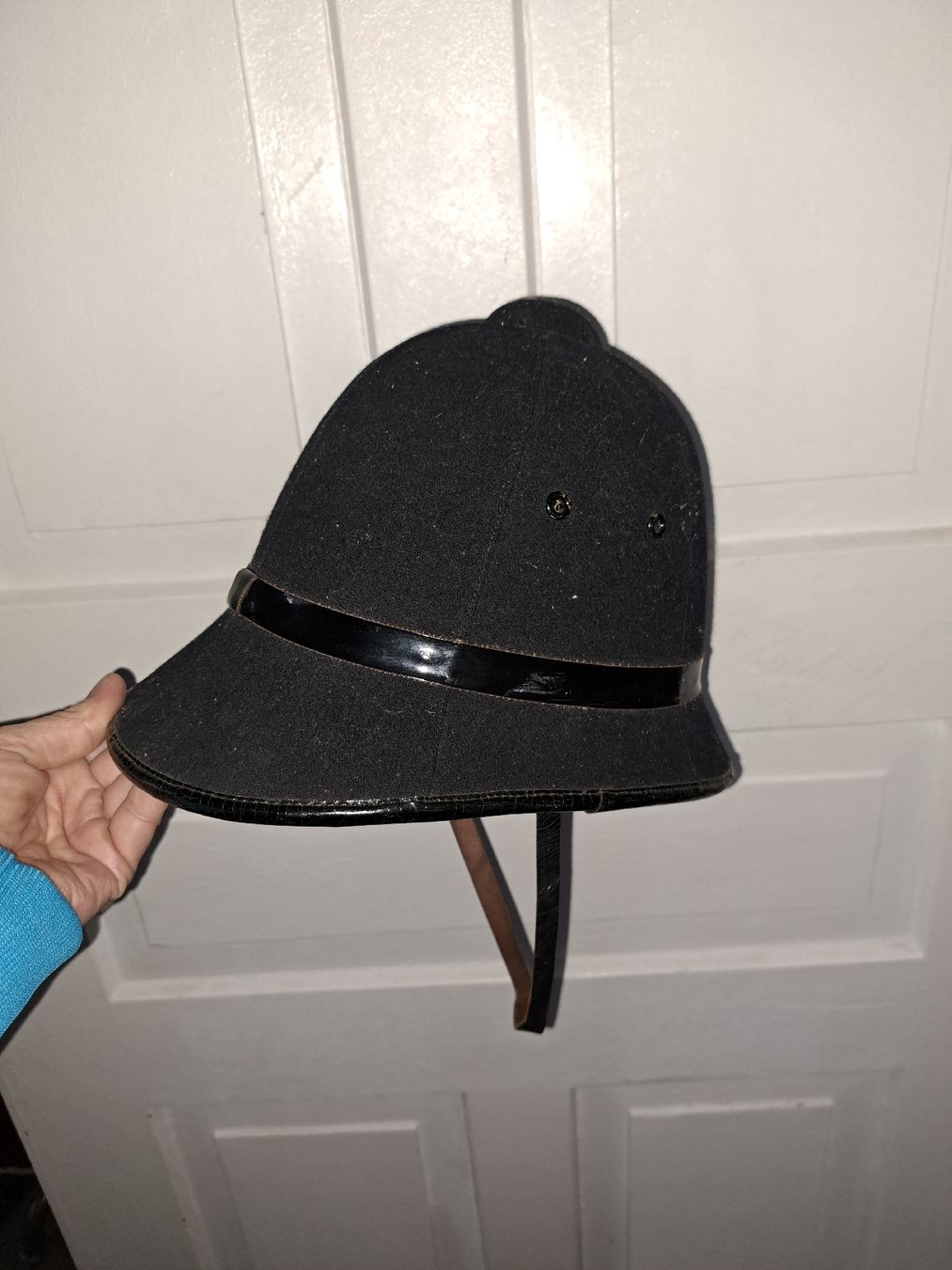Abiti antichi: Original Englischer Helm, schwarz, Grösse 56 – Usato da Kölliken venduto da Upcycling-by-Mc-TAM