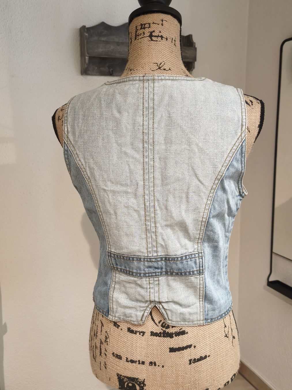 Gilets: Jeans Weste Grösse 38 Hellblau Baumwolle – Neuf (Voir description) à Emmetten par SecondhandSiska 2