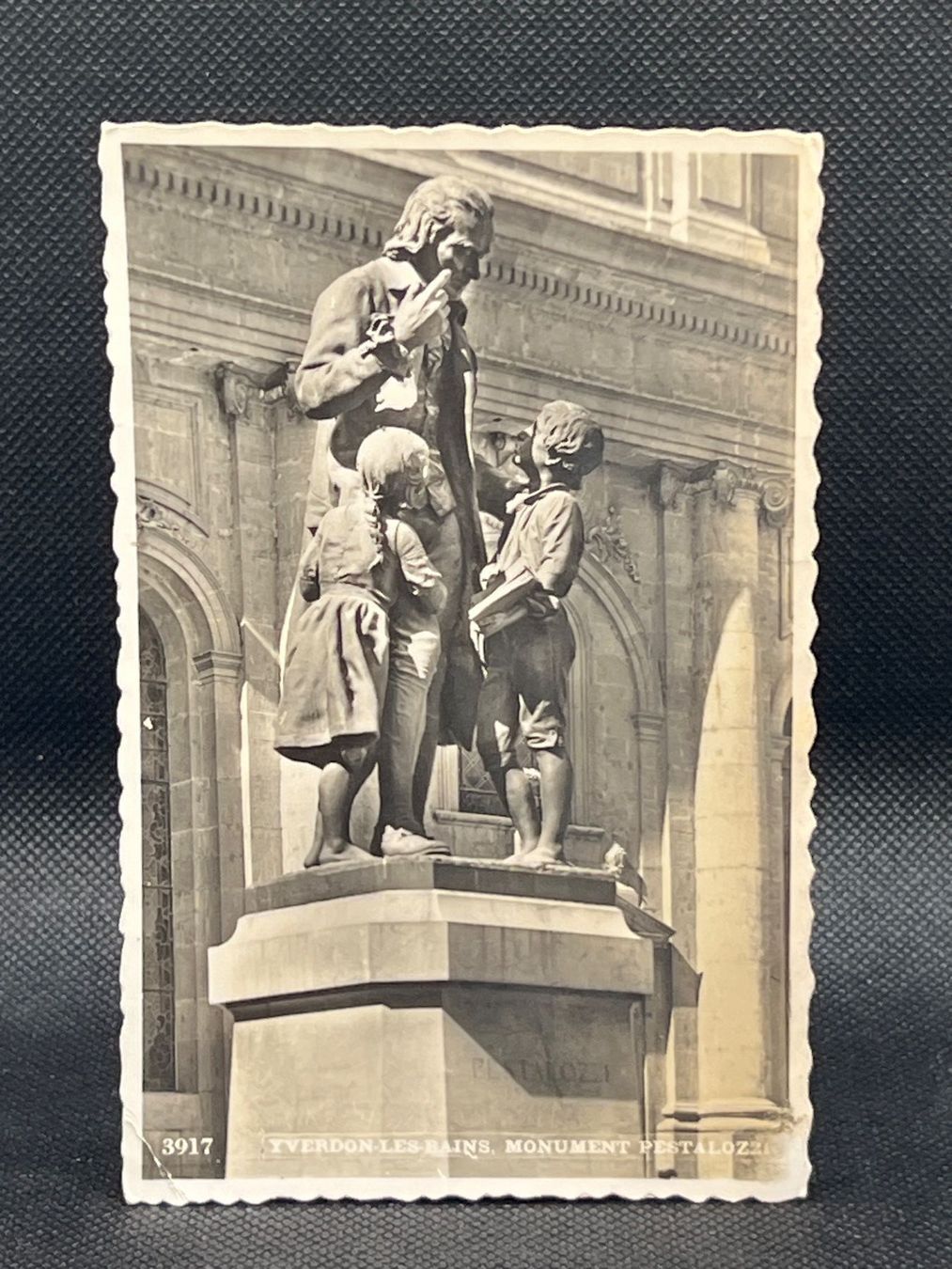 Cartoline postali: Yverdon-les-Bains, Monument Pestalozzi – Usato da Widnau venduto da Brusi9