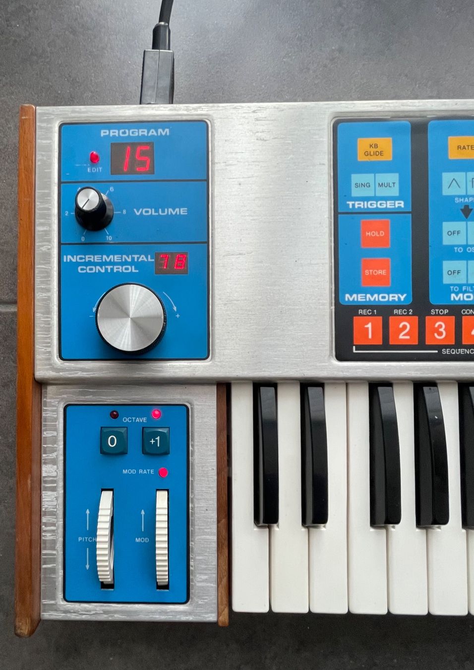 Moog Musikinstrumente: MOOG SOURCE – Defekt aus Mauren TG von Georgie 1