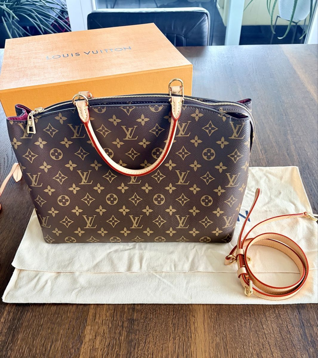 Louis Vuitton Borse da donna: Grand Palais Tote Bag, Louis Vuitton – Nuovo (secondo la descrizione) da Zug venduto da MyraTho