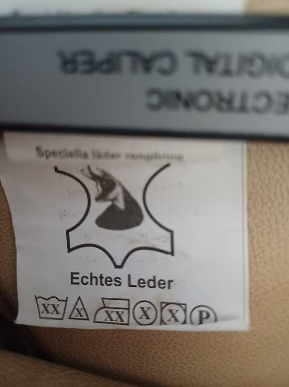 Pantaloni: Tiroler Lederhosen – Usato da Betschwanden venduto da Jukon 3