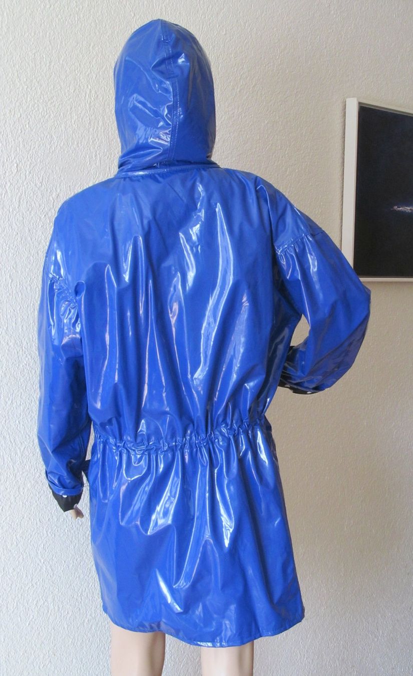 Cappotti: Blauer Lackmantel Parka ohne Label in Gr. M – Usato da Münchenbuchsee venduto da lu-99 3