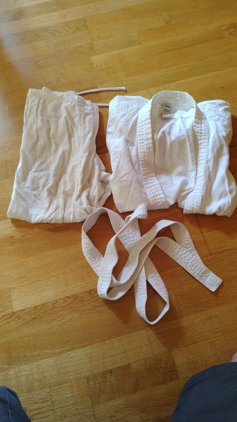 Kimono: kimono enfant Aikido karaté – Usato da Chernex venduto da ced_zt5y 5
