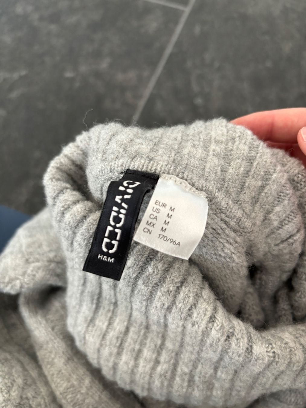 H&M Maglioni & Felpe: Pullover ~olivengrün -  Gr. M – Usato da Stadel venduto da Chanel_5 3