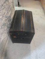 Coffre ancien vintage noir