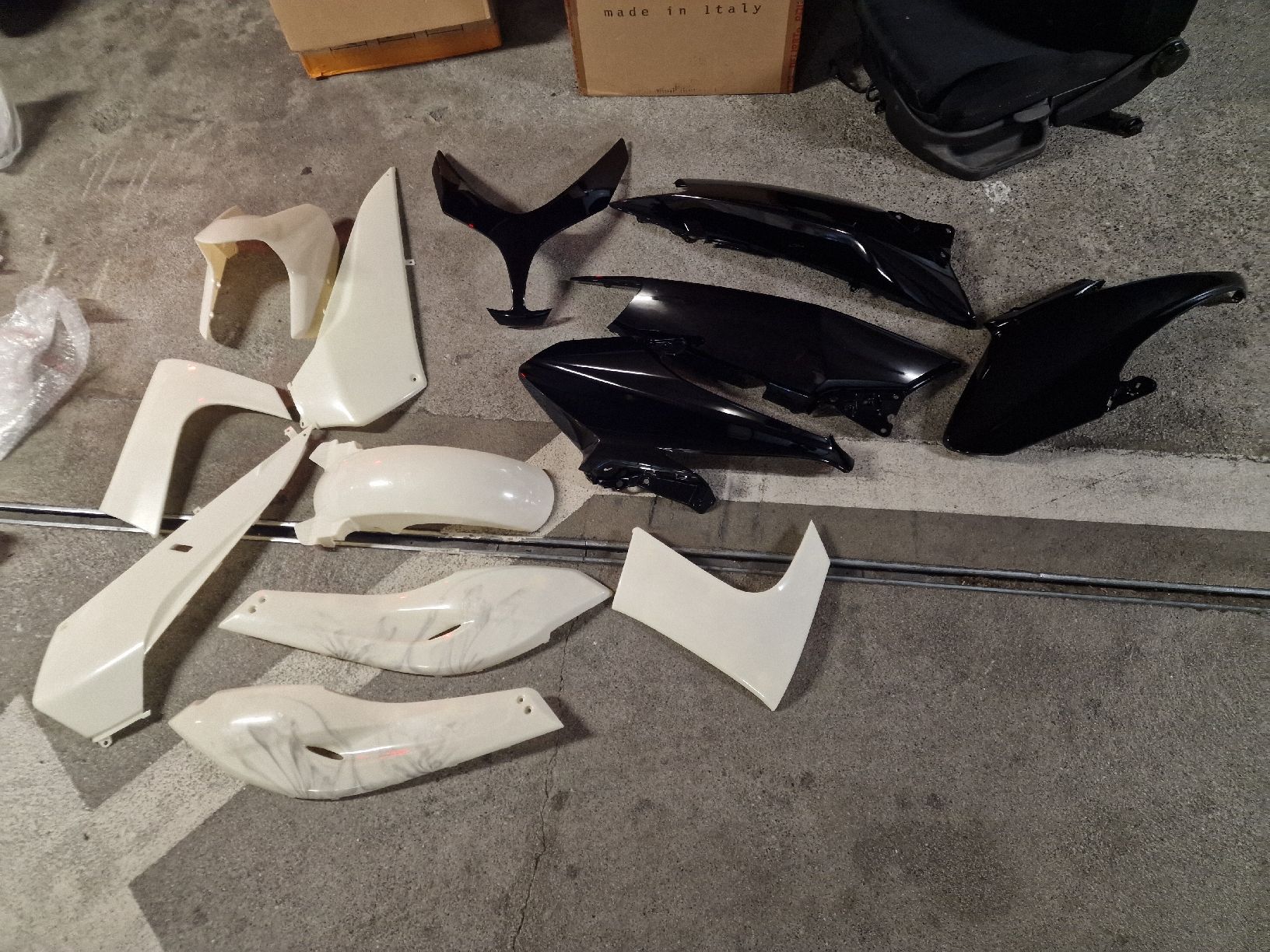 Tutti pezzi di ricambio per scooter: Carénages Tmax 2010 noir – Nuovo e nell'imballaggio originale da Onex venduto da cri_y9sd 4
