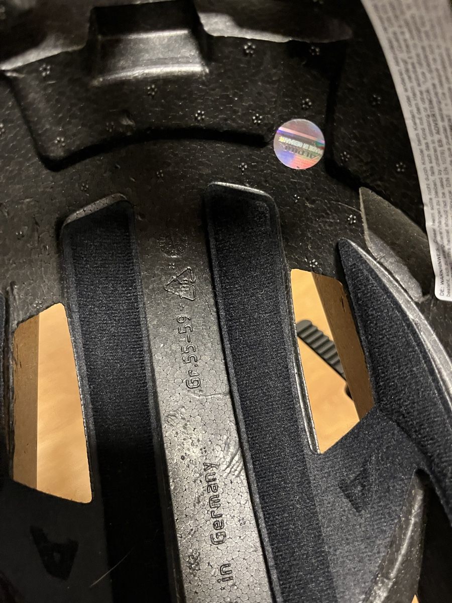 Alpina Caschi: Velohelm Alpina schwarz – Usato da Basel venduto da blumenkimd 3