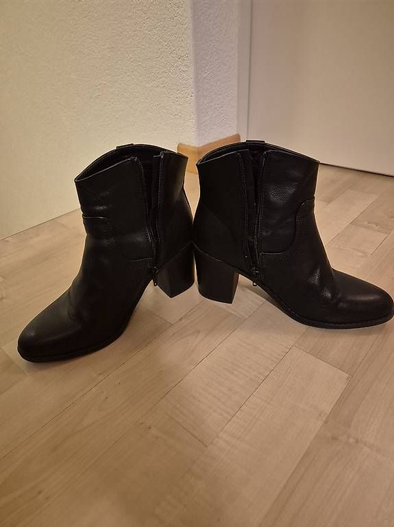 Scarpe da donna: Damen Stiefel Wide Fit Grösse 38  – Usato da Langenthal venduto da hab_zw5p 4