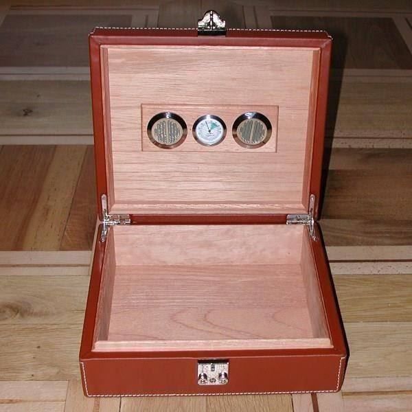 Humidore: Reisehumidor 30 mit Lederbezug, genäht – Neu und originalverpackt aus Schmerikon von Fuse4
