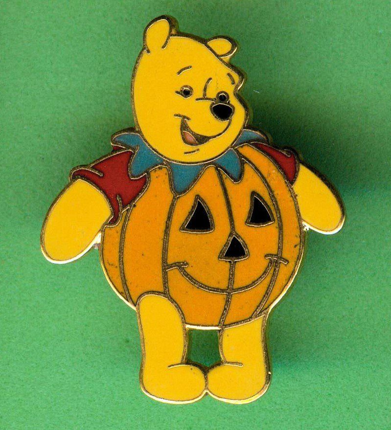Disney Placchette & Badge: DISNEY  Winnie Pooh  HALLOWEEN – Usato da Winterthur venduto da Sammleroase