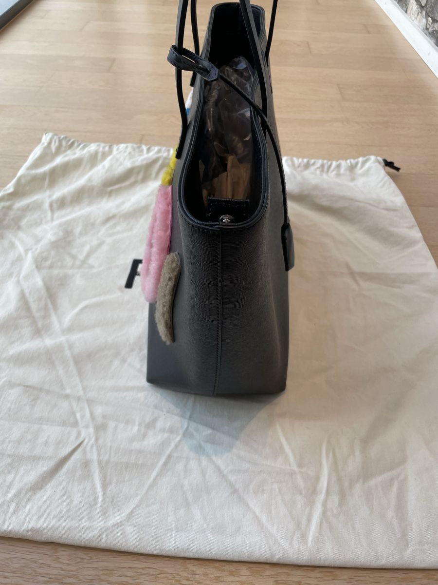 Fendi Borse da donna: Authentic Fendi Shopper with Shearling Logo! – Usato da Corcelles NE venduto da typoerrorist 3
