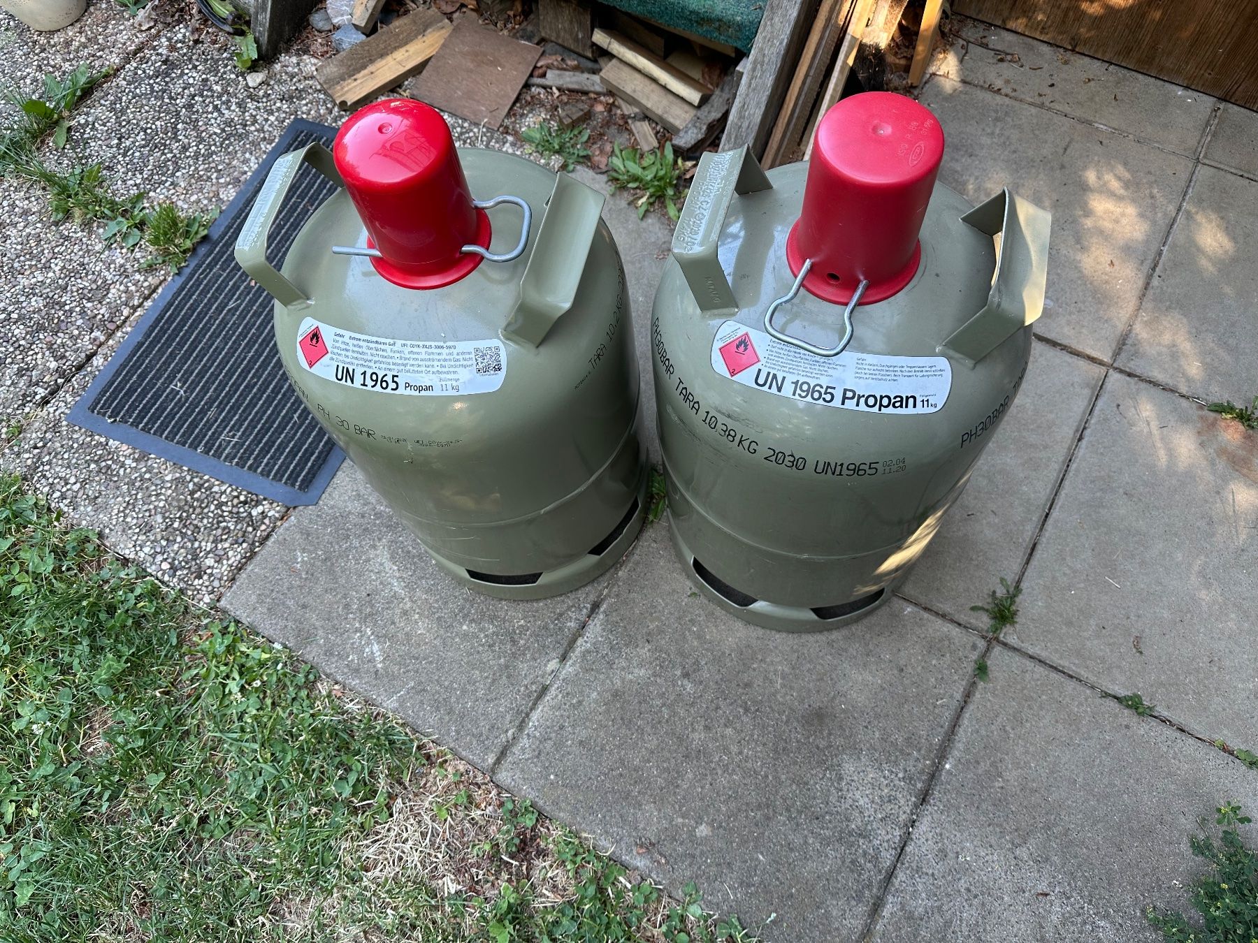 Apparecchiature e tecnologia a gas: 2x 11kg Propan Gasflasche mit deutschem Ventil – Usato da Muenchenstein venduto da Holiduli