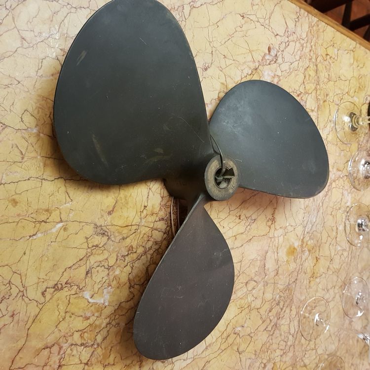 Hélice De Bateau En Bronze Sur Socle Chêne – Déco Murale Ou Sur Meuble