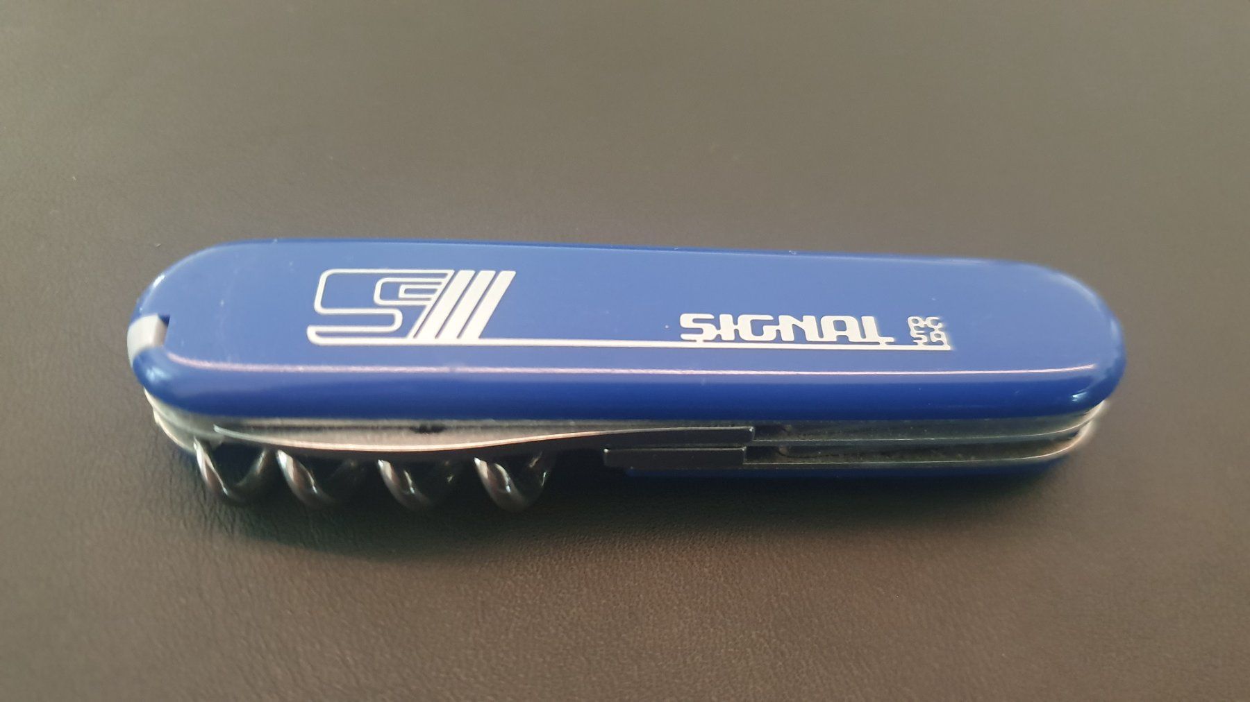Victorinox Coltelli tascabile: 3 Victorinox Sackmesser mit Logo – Usato da Härkingen venduto da MarianneSi