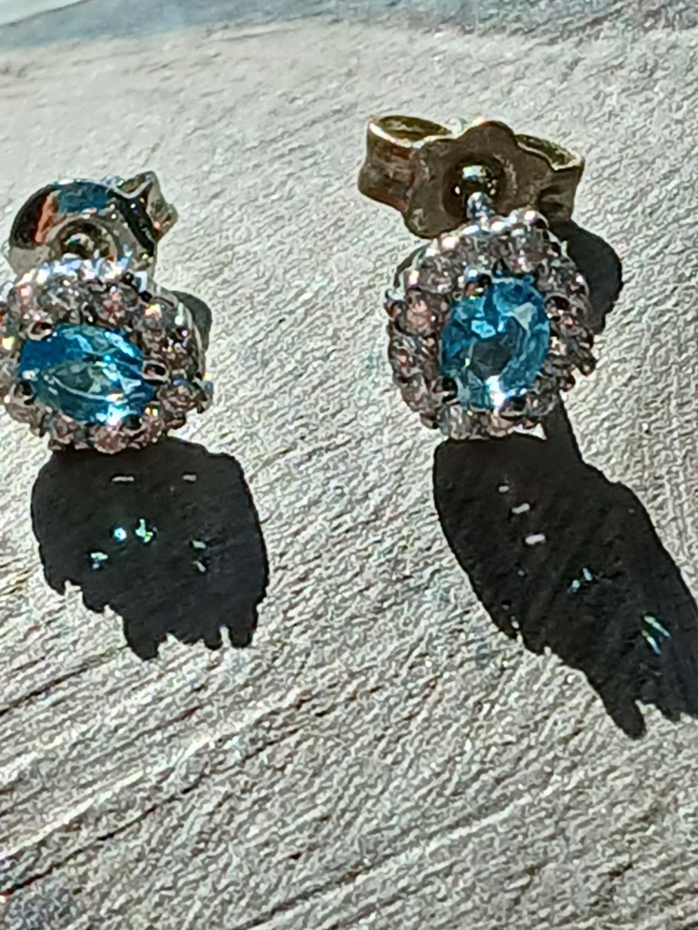 Orecchini pendenti & Orecchini a lobo: Ohrstecker ca. 5mm mit hellblauen Zirkon – Usato da Stallikon venduto da madi0320