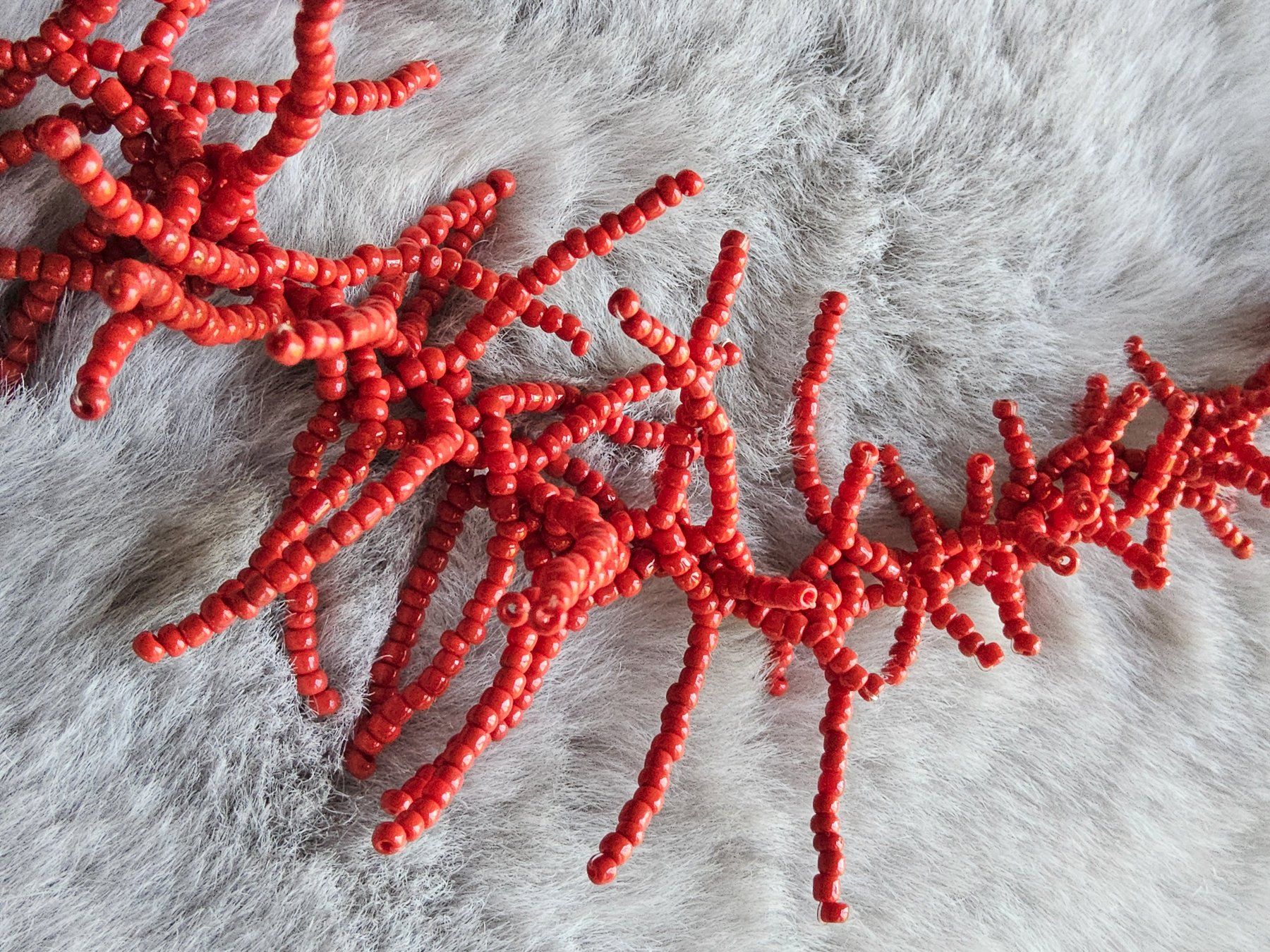 Catenine: Vintage fancy rotes Perlchen Halskette Collier – Usato da Zürich venduto da Aleick 2