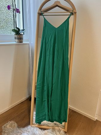 Zara Maxi Dress green size S with bow detail new