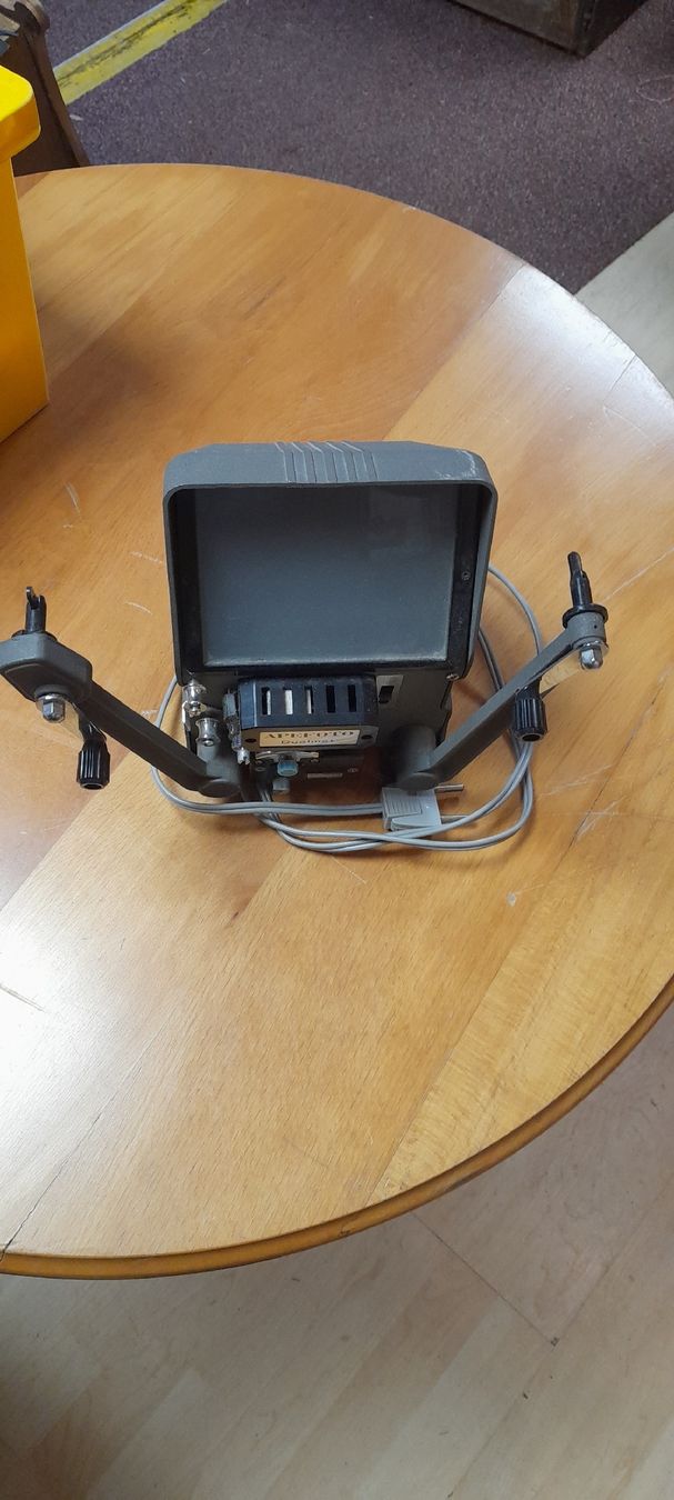 Pellicole: APE FOTO Dualmat Projektor – Usato da Nesslau venduto da Pina