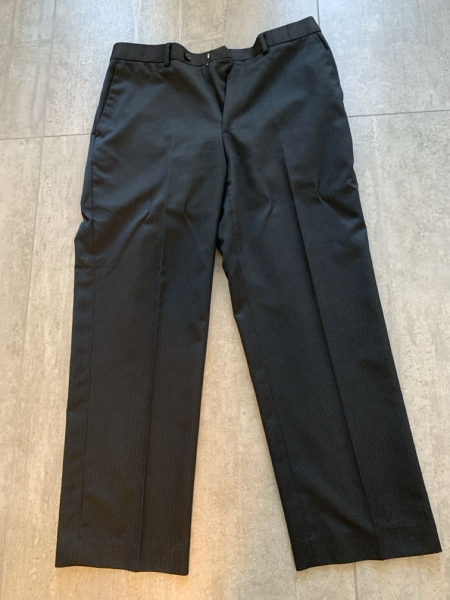 Completi: Herren Anzug VanHeusen Studio 42R Schwarz Gestreift – Usato da Mörigen venduto da Andriboy 3