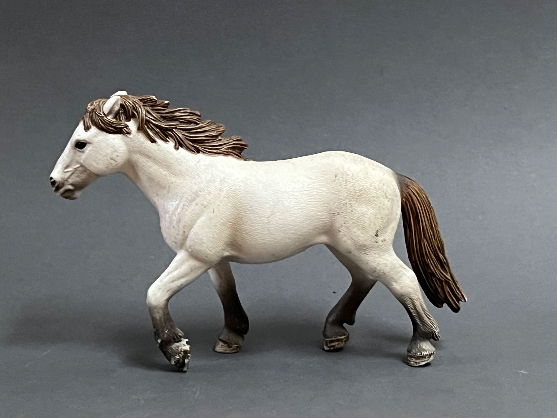 Schleich Statuette: Schleich Camargue Stute Pferd – Usato da Ennetbaden venduto da mapa05