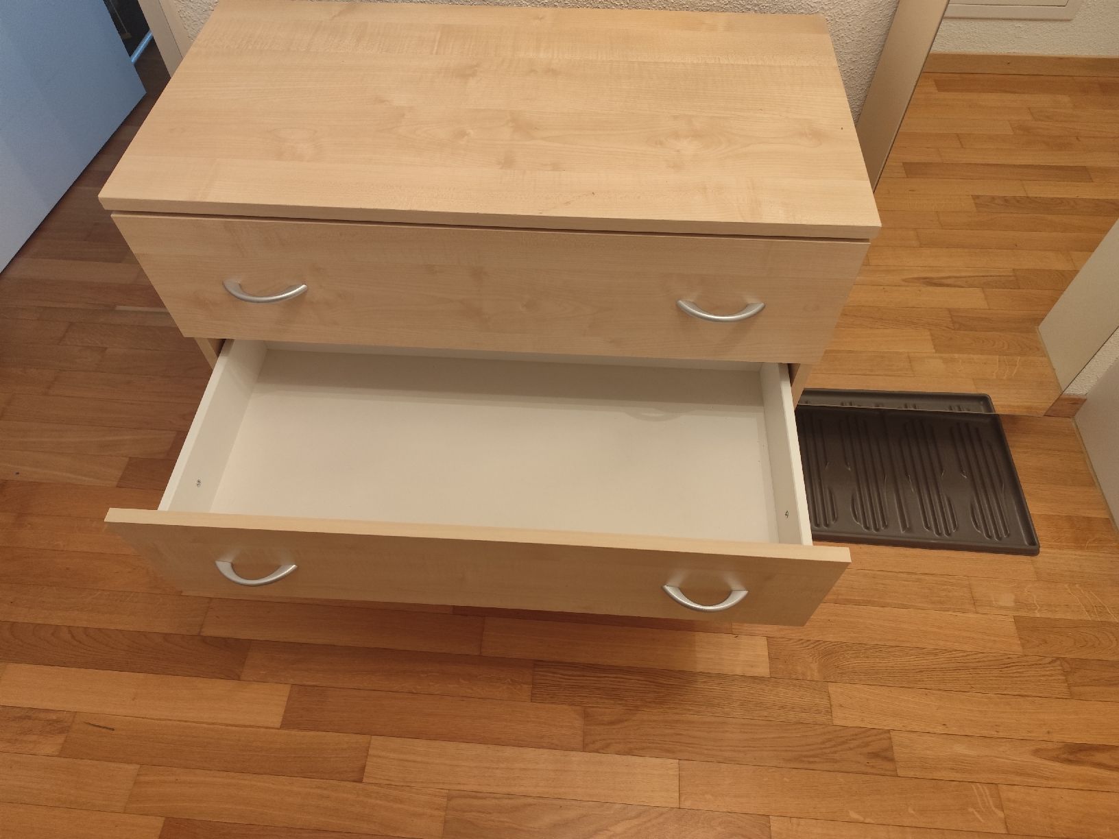 Cassettiere: Gebrauchte Holzkommode mit 4 Schubladen, – Usato da Effretikon venduto da Dragon9 2
