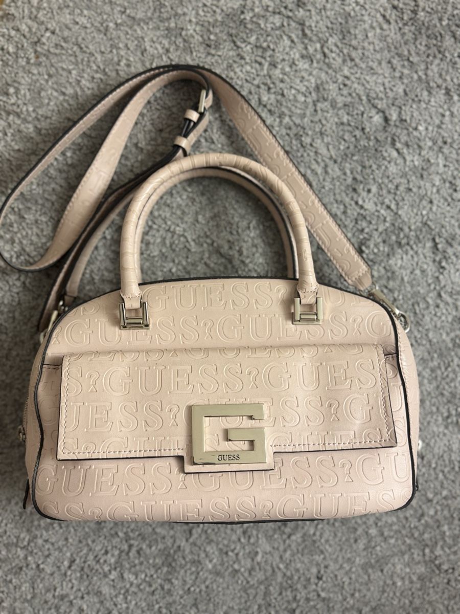 Guess Borse da donna: Guess Handtasche Lachsfarben  – Usato da Schlieren venduto da RoutlyLuxury 2