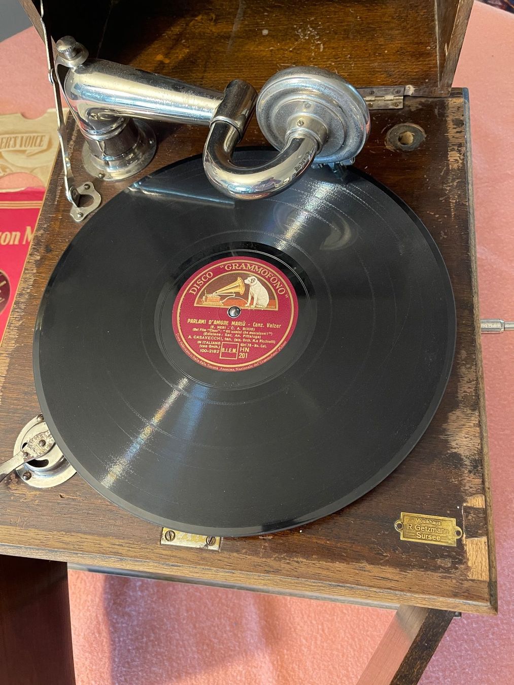 Plattenspieler: Grammophon Getzmann mit Schellackplatten – Gebraucht aus Binningen von Raymanfisch 1