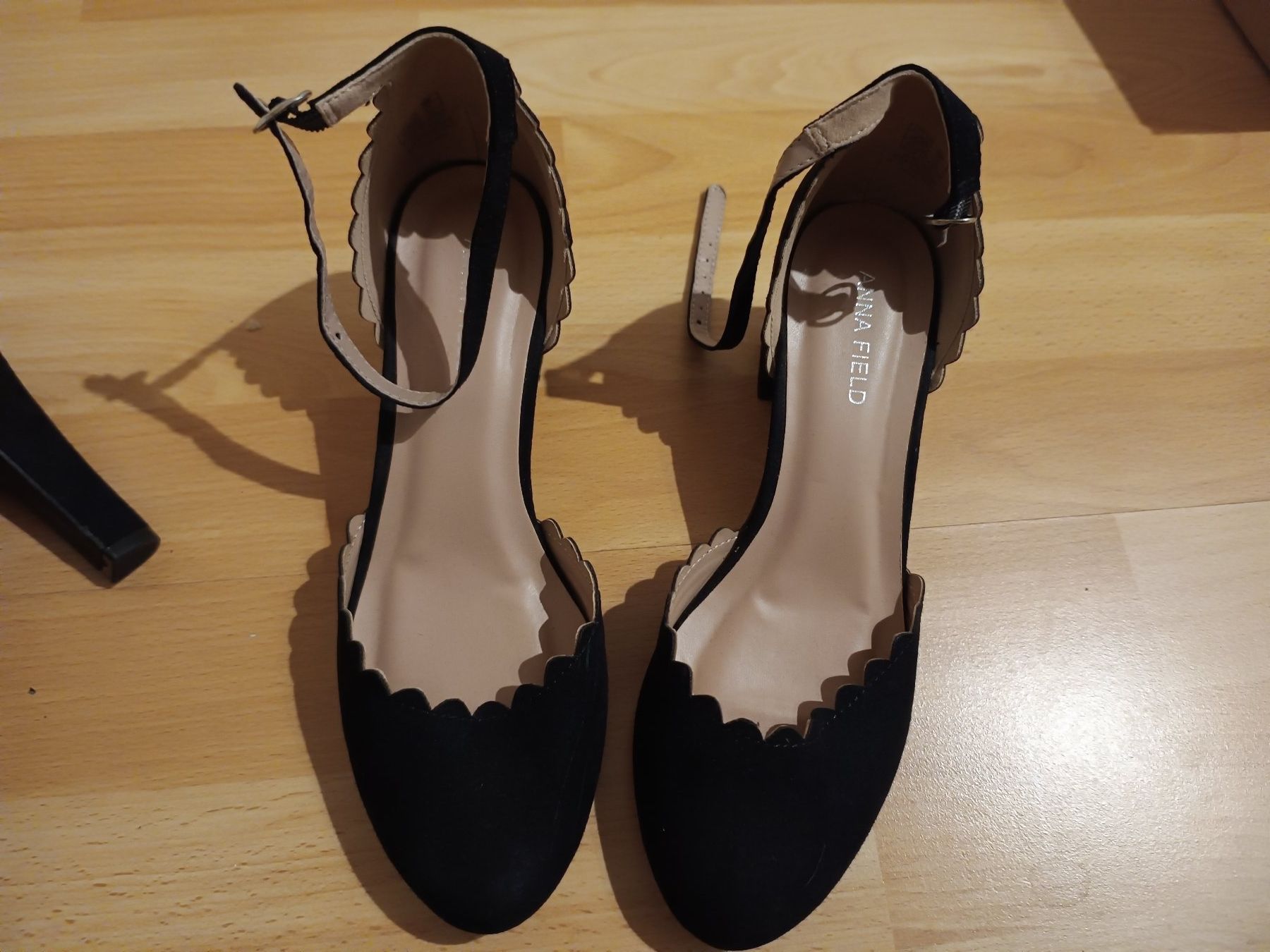Scarpe da donna: Zwei schöne Schuhe grösse 36 schwarz – Usato da Pfäffikon SZ venduto da Elendir 3