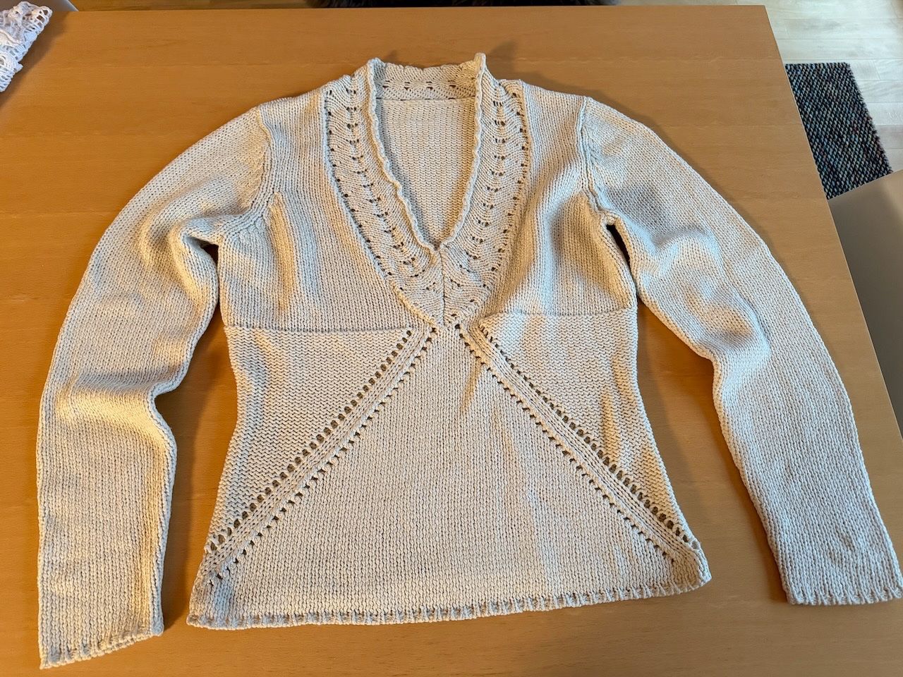 Maglioni & Felpe: kuscheliger Pullover in ecru, mit schönem Halsausschnitt, M – Usato da Winterthur venduto da ing_pd8f