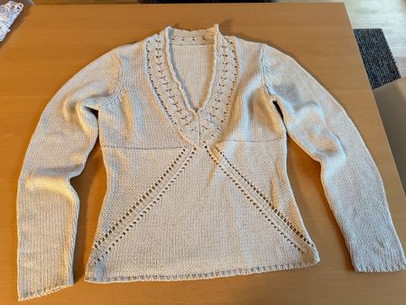 kuscheliger Pullover in ecru, mit schönem Halsausschnitt, M