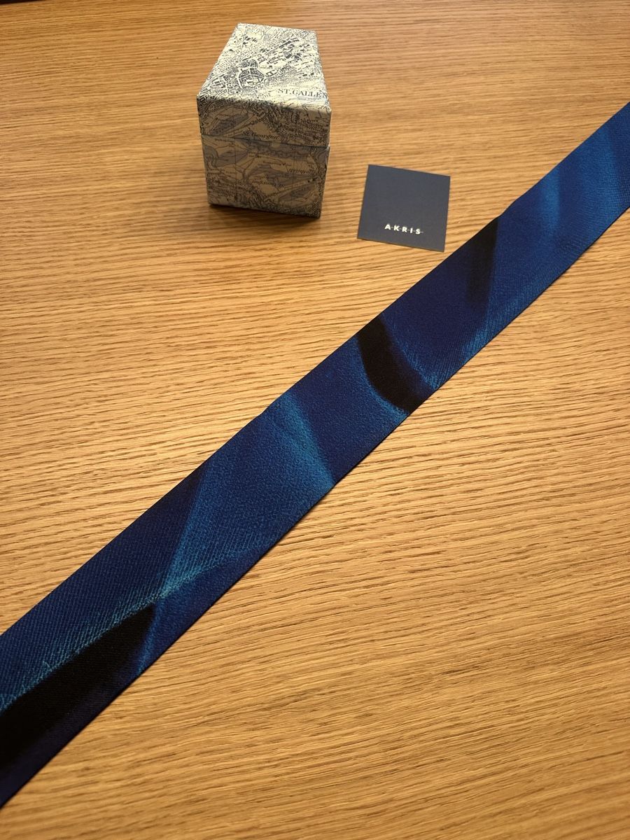 Akris Foulard & Sciarpe: New AKRIS 100% silk twilly scarf – Nuovo e nell'imballaggio originale da St. Niklausen LU venduto da lau_259n 3