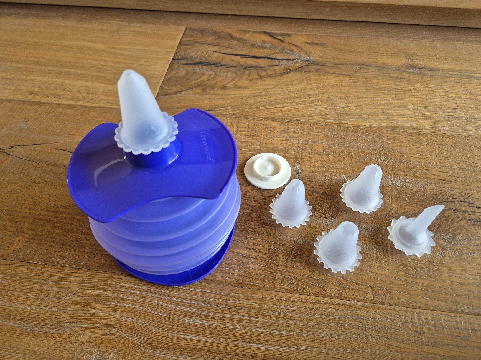 Tupperware Elettrodomestici da cucina: Tupperware Garnierspritze/Tülle-Set - Deko Biene – Usato da Hindelbank venduto da Myz01
