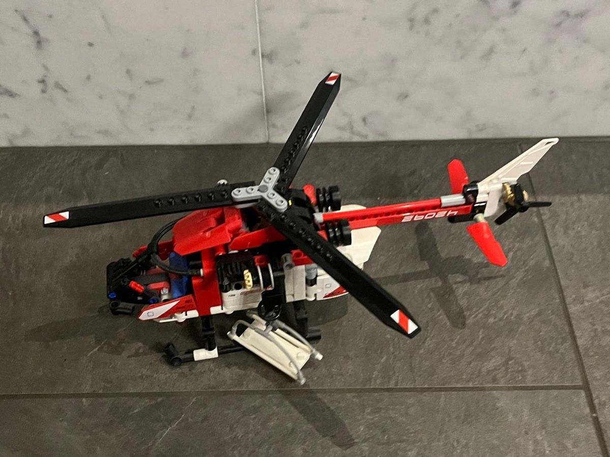Lego Spielzeuge: Lego Technik Rettungshubschrauber – Gebraucht aus Törbel von man_2n22 2