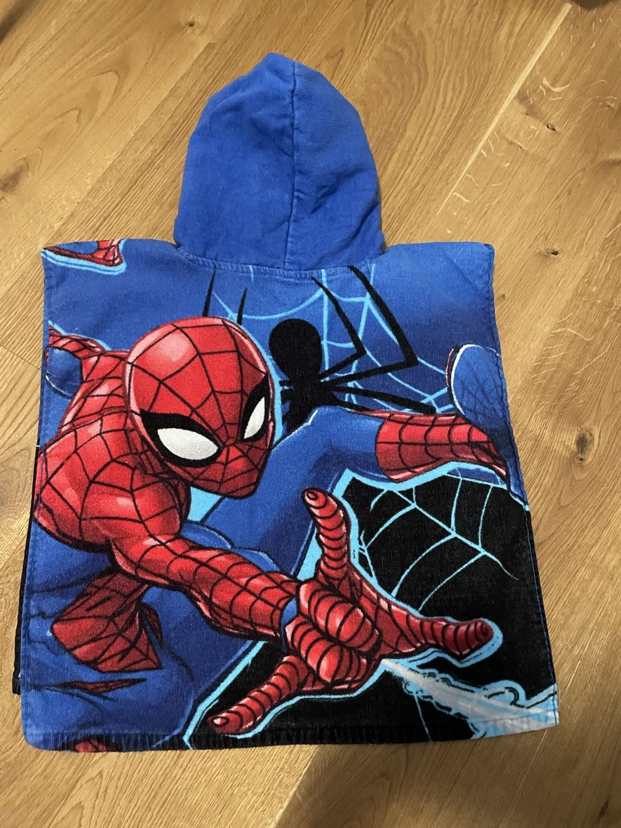 Teli da bagno: Kapuzenhandtuch Spider Man – Usato da Davos Dorf venduto da Enzian5105 1