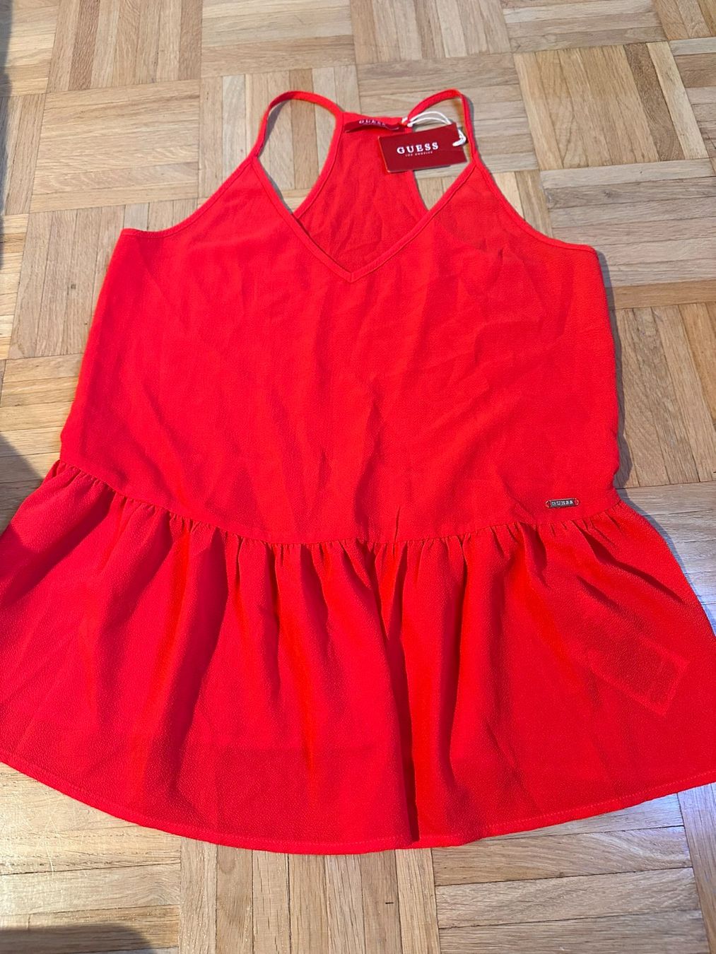 Guess Top: Top rouge Guess – Nuovo e nell'imballaggio originale da Bernex venduto da euma1976