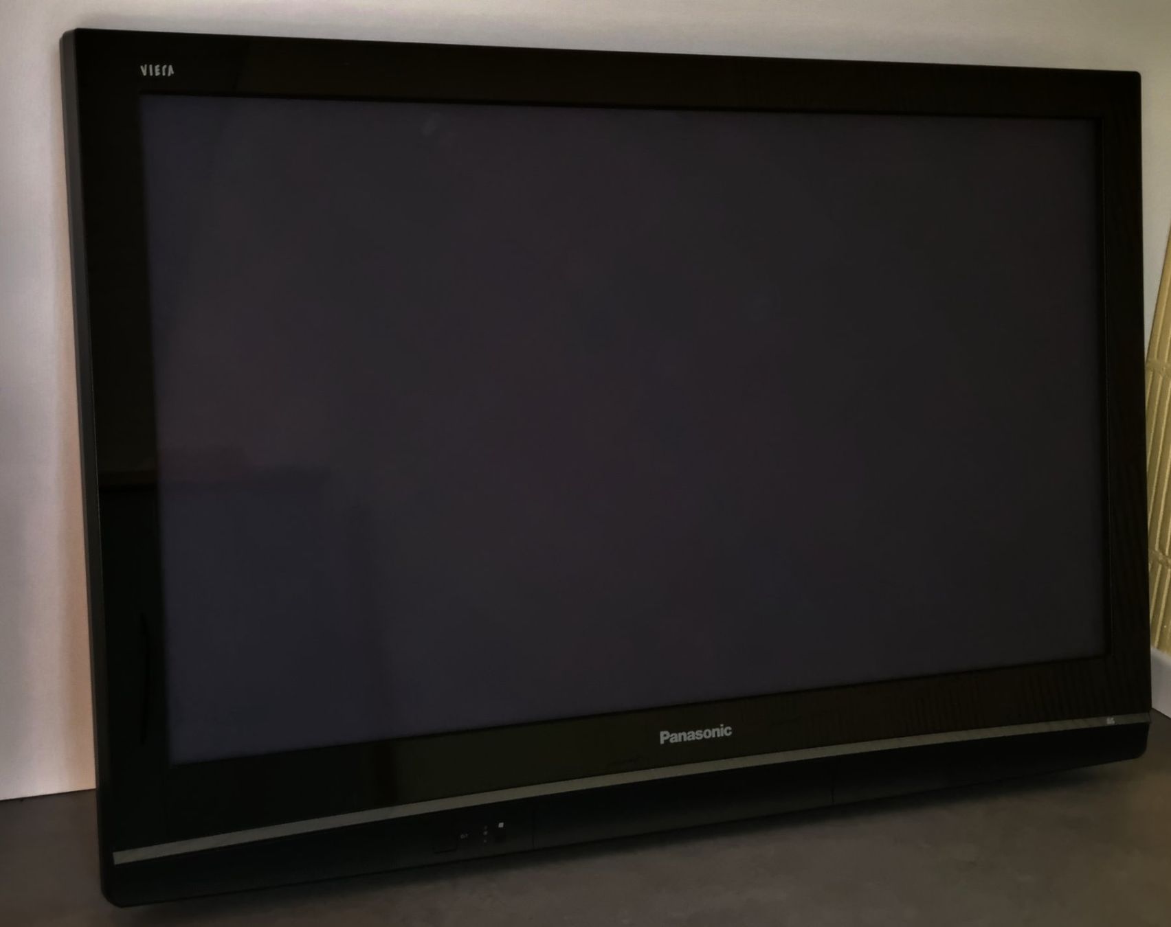 Panasonic Televisori: Panasonic Plasma TV TH-42PPX80E, Wandhalterung oder Sockel – Usato da Jaberg venduto da Pasta03