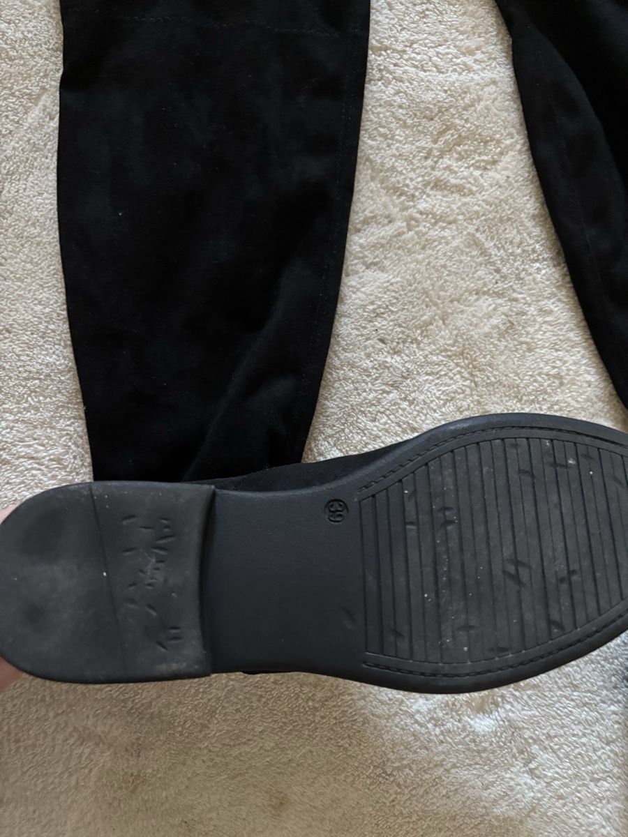 Scarpe da donna: Schwarze Overknee-Stiefel, flach 39 – Usato da Luzern venduto da Monica_19 2