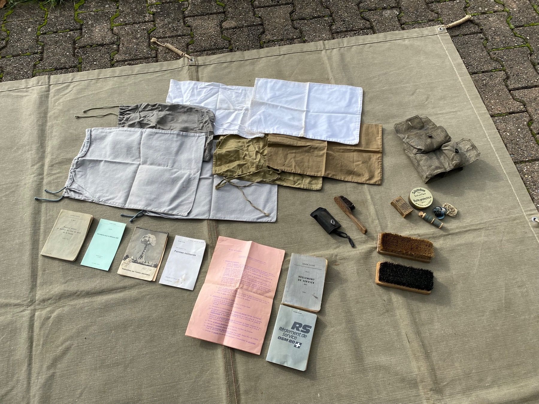 Schweizer Armee Uniformen: Schweizer Militär Reglemente und Schuhputzzeug – Gebraucht aus Feldbach von Fea1 7