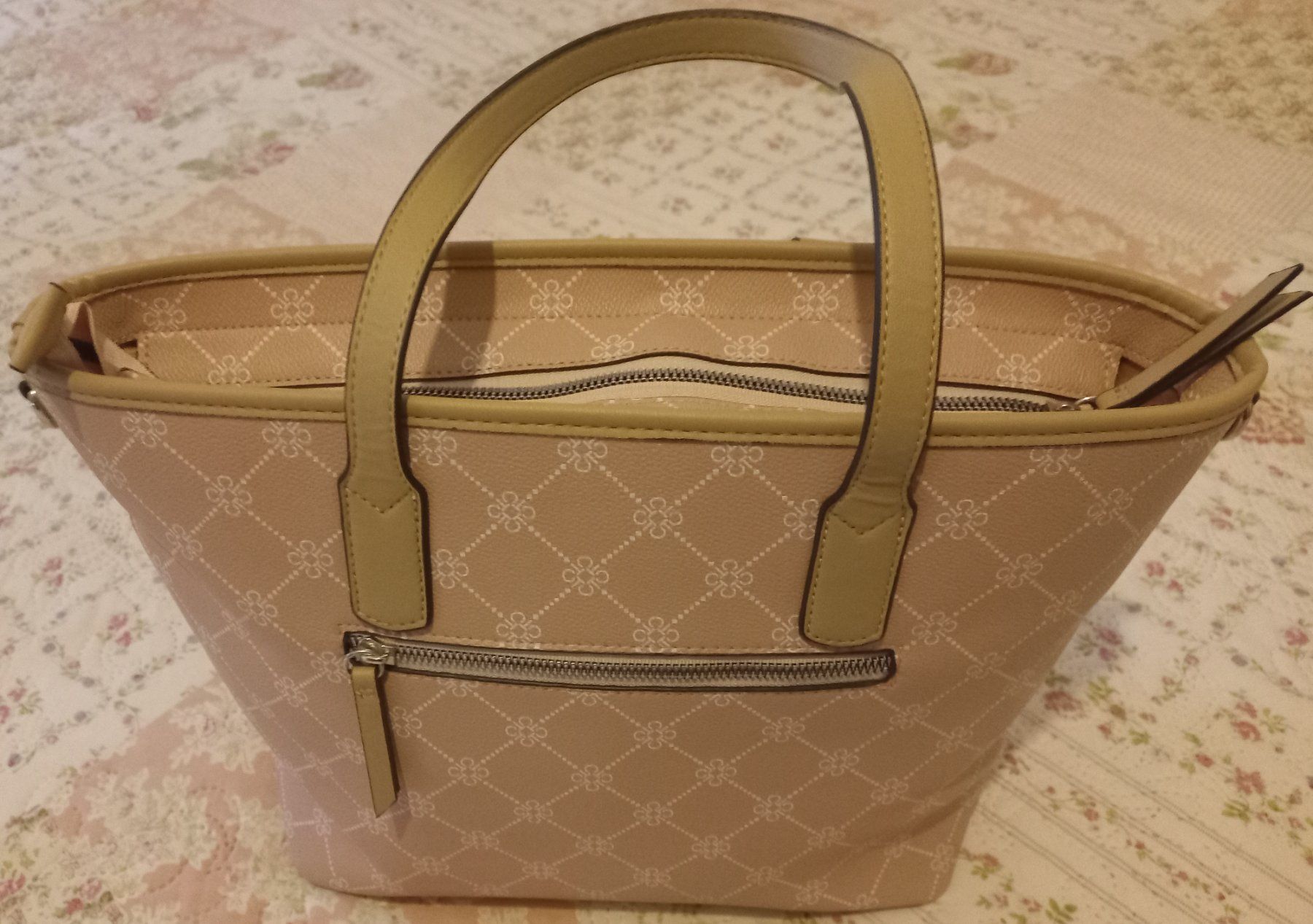 Taschen für Damen: Handtasche – Neu und originalverpackt aus Basel von zaa_7ft5 1