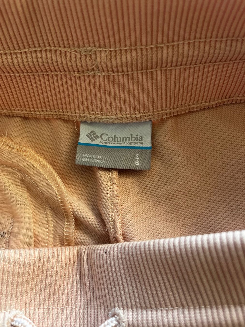 Columbia Pantalons: Short de sport Columbia S – D'occasion à Develier par lili_1 3