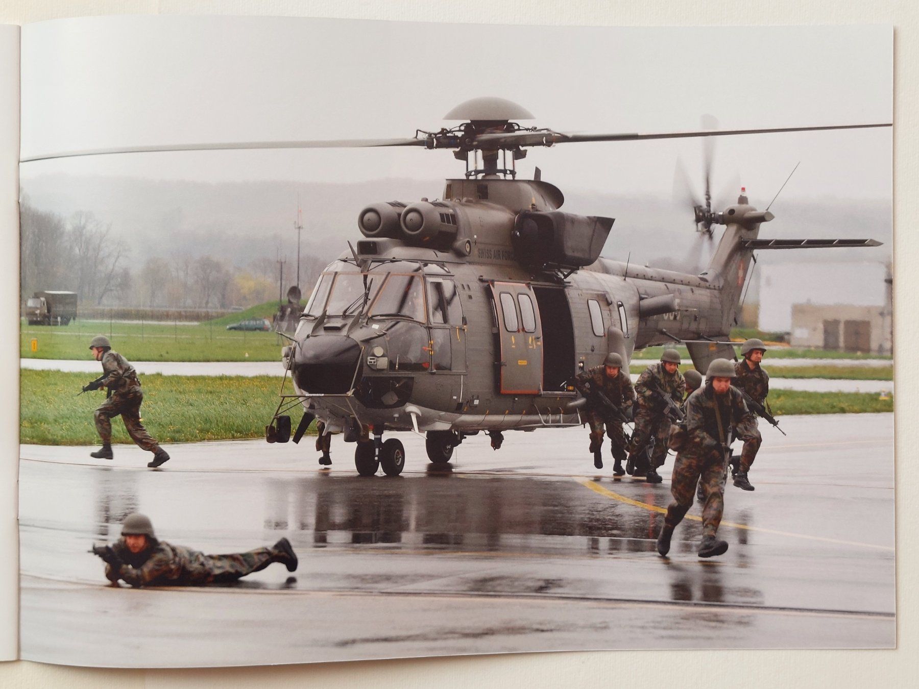 Riviste & Magazine: Broschüre "Die Schweizer Luftwaffe" – Nuovo (secondo la descrizione) da Liebefeld venduto da Helveticus6 5
