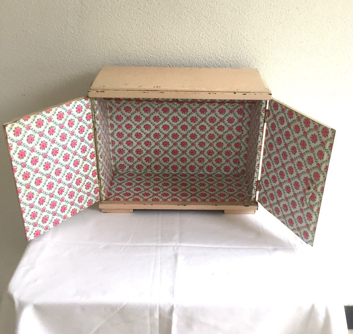 Jouets: Puppen Kleiderschrank – D'occasion à Minusio par Mer66 6